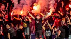 Z Letné rovnou do nemocnice. Fanouška Sparty popálila pyrotechnika