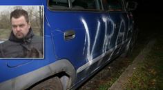VRAH! To napsali Kramnému na auto. Získali jsme fotky i jeho vyjádření!