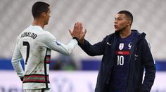 Mbappé si splnil sen. S Ronaldem a bundou Realu pózoval už jako dítě