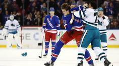 Dva elitní bitkaři proti sobě v NHL. Mluvili spolu už před zápasem, vítěz se zranil