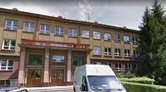 Muž chtěl vylákat holčičku ze školy. "Nic se nestalo," tvrdí ředitel
