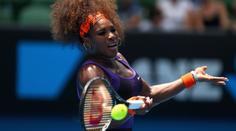 VIDEO: Kuriozní zranění. Serena Williamsová si nafackovala raketou