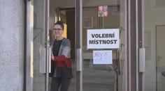 Češi si zvolí nové zastupitele a senátory. Letos se rušilo hodně okrsků
