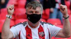 Premier League se těší na plné stadiony. Zrušeny budou i roušky