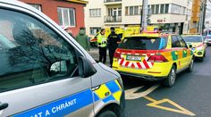 Auto v Praze se samo rozjelo a přimáčklo chodkyni na zeď. Žena (†23) nepřežila