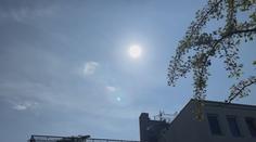 Tropické počasí nepolevuje. Stále platí varování před požáry