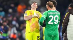 Snový zákrok a posměšky na soupeře. Nejlepší brankář světa řádil v LM