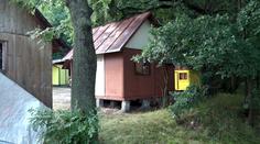 Vetřelce z tábora vyhnal vedoucí! Na pachatele vypsali odměnu