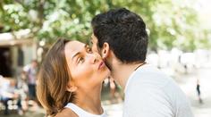 Koronavirus proti lásce! Evropské země zakazují líbání na tvář