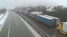 Na dálnici D5 před hranicemi s Německem se opět tvoří kolony