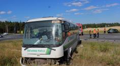U Plzně se srazil autobus s autem, šest lidí skončilo v nemocnici