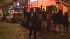 Blatný zuří! Drinky zdarma, roušky nikde. Ministr chce milionové pokuty