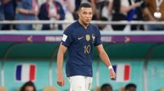 Unikly záběry z francouzské kabiny. Mbappé se o poločase ukázal jako lídr
