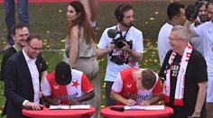 Připojili se rovnou k oslavám titulu. Slavia představila dvě nové posily