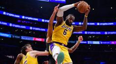 Lakers postoupili do play-off až v prodloužení, dál jde i Krejčího Atlanta
