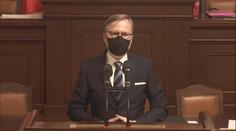 Sněmovnu ovládly interpelace. Není pravda, že nic neděláme, bránil se Fiala