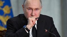 Putinovi teče do bot. Jeho spojenci se proti němu bouří. Zklamal je