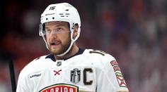 Další velká rána pro obhájce Stanley Cupu. Kapitán Floridy se zranil na tréninku