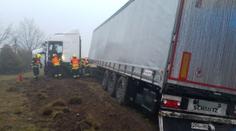 Hasiči spěchali k nehodě. Ke zraněným museli kvůli bezohledným řidičům běžet