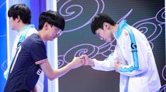 Worlds: Favorité jasně postupují, jejich krajani skončili se slzami v očích