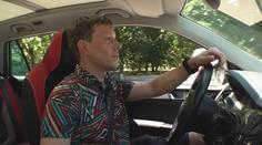 Učitelé o prázdninách chodí na brigády. Provádí na hradech i řídí taxi