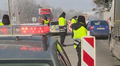 V nepohodlí i mrazu. V odříznutých okresech jsou hlídky už čtyři dny