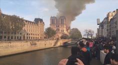 Pět let od požáru Notre Dame. Letos odhalili věž se zlatým kohoutem