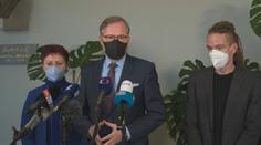 Premiér a tři ministři vyrazili na jižní Moravu. Navštívili tornádem zničené obce