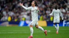 Modrič výstavním gólem nasměroval Real k výhře. Krejčí dohrál se žlutou