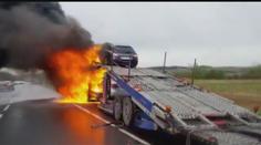 Na Kladensku hořel náklad osobních aut, škoda dosáhla čtyř milionů korun