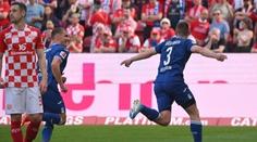 Kadeřábkův gól na body nestačil. Bayern ještě odvrátil oslavy Leverkusenu