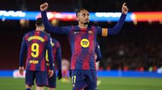 Barcelona s Atléticem musela otáčet. Lewandowski zahodil penaltu