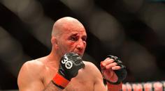 Teixeira skončil po posledním zápase kariéry s půlkou obličeje v obvazech
