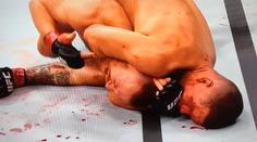 (VIDEO) Krvavý Diaz šokoval svět, McGregora uškrtil v druhém kole!