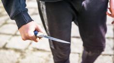 Muž si to šel vyříkat se svým sokem, ten ho pobodal. Hrozí mu deset let