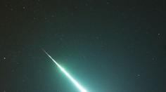 Nebe rozzářil oslnivý meteor. Pozorovaly ho desítky lidí po celém Česku