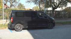 Mít větší auto se v Jihlavě prodraží. Radní teď hledají řešení