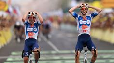 Bardet s týmovým parťákem dotáhl únik k vítězství. Na Tour oblékne žlutý trikot