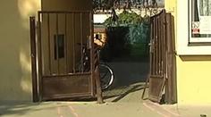 Zhrzený muž Sabině (15) uřízl nohu, matku propíchl vidlemi
