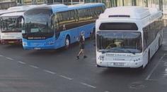 Mladík ukradl z nádraží autobus! Nevěděl, jak řadit, zničil motor