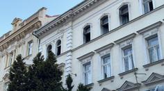 V pražské Bubenči hořel byt. Dva lidé se při požáru zranili