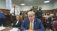 Soud plný pikantností. Právníci vyslýchali pornoherečku, Trump běsnil