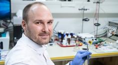 Čeští vědci patentovali výjimečný vynález. Má vyřešit hoření baterií