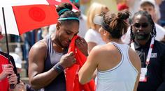 Serena v bolestech. Finále musela vzdát kvůli problémům se zády