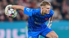 Podepsáno. Kinský odchází ze Slavie. Tottenham ho představil ve videu