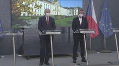 Část Čechů čeká plošné testování na covid, děti se do školy zatím nevrátí