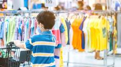Děti necháte čekat u dveří, řekla matce před supermarketem ochranka