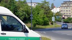 V Praze havarovala dodávka s vězni! Policie uzavřela okolí