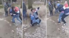Rány pěstí, házení o zem! Drsnou bitku dětí si ostatní pobaveně natáčeli