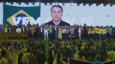 Flavio Bolsonaro zahájil prezidentskou kampaň. Pomáhá mu digitální avatar jeho otce